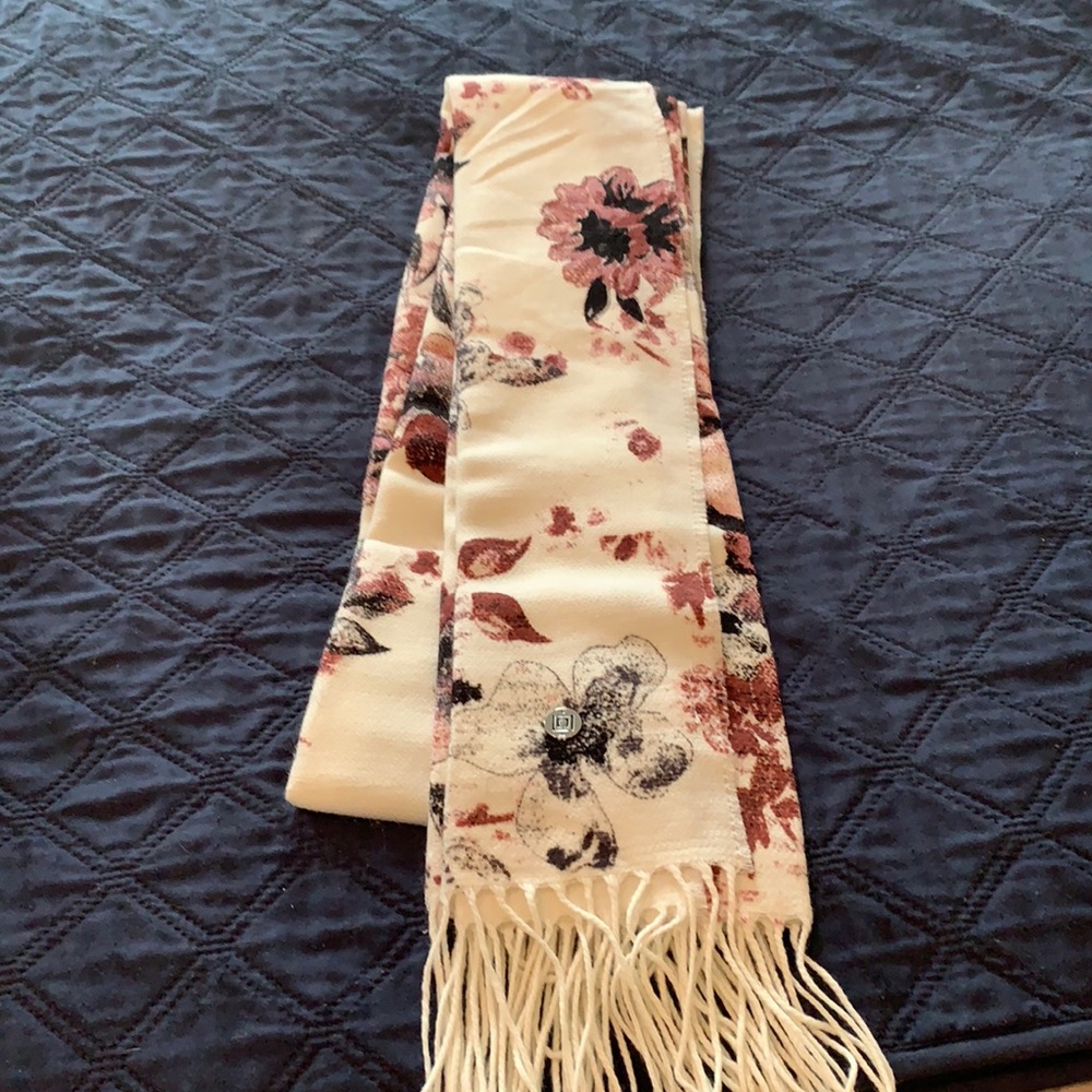 Liz Claiborne Scarf